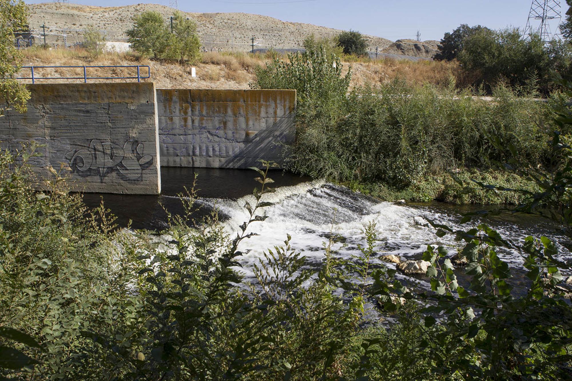 Vertido de aguas de la depuradora de La Gavia.